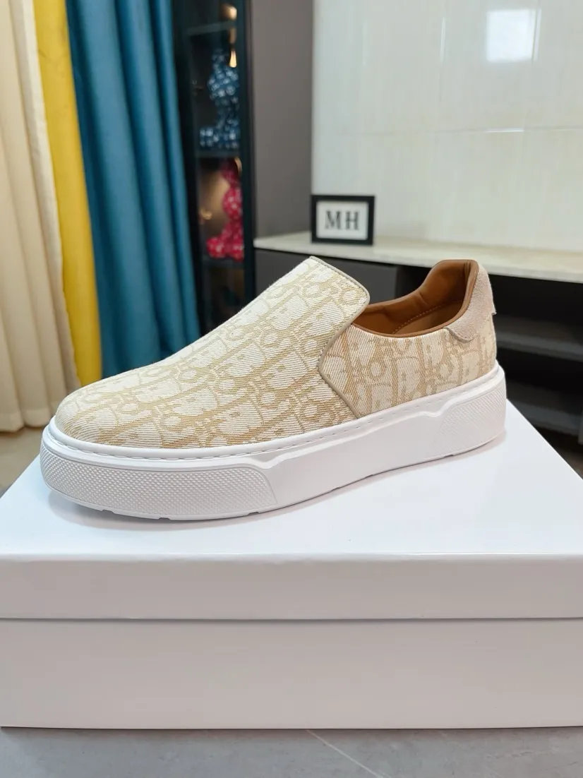Men's men's shoes 💰380🌸🌸[Dior] 25ss new product B01 moral training shoes. The toe dimension design of the couple's style is a bit wider. The upper foot comfort is perfect. The threads are beautiful. Perfectly adaptable to trousers. Decorated with various classic details. It is an ideal choice for daily styling. Can be matched with various casual items to create exquisite looks. Fabric: top layer cowhide/lining sheepskin TPU original outsole Code number: 38-44, 45 customized